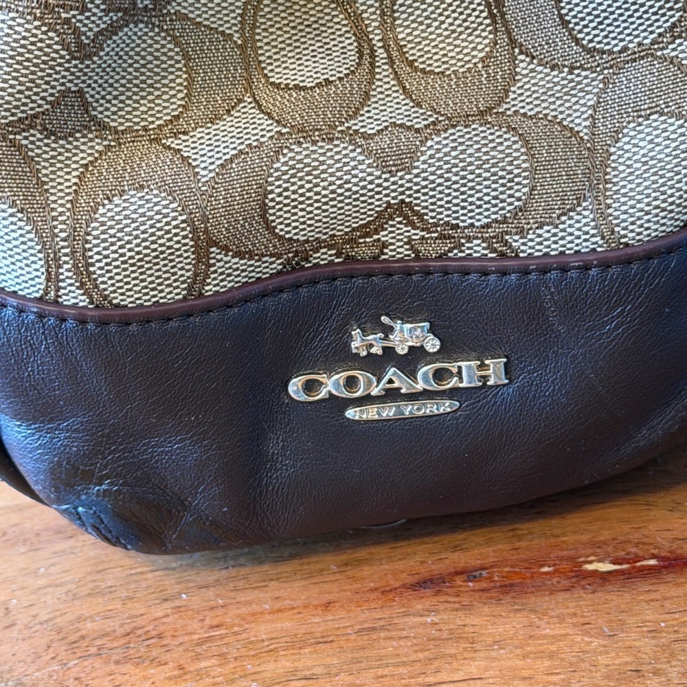 Coach 2010’s Signature Phoebe Carryall - Picture 6 of 16